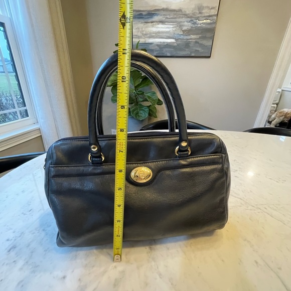 Black/Navy Quality Leather Vintage Etienne Aigner Hand Bag with Gold Accents - Picture 14 of 17